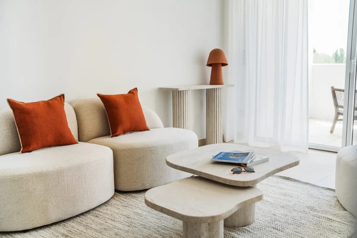 Salon d’une suite du Set Club Hôtel & Spa