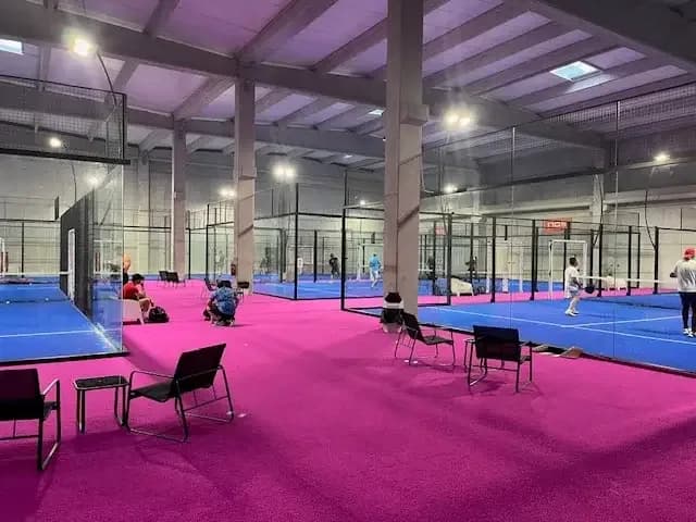 683c9b32d3d0c375fc847c3e_galactic-padel-contes-01.webp