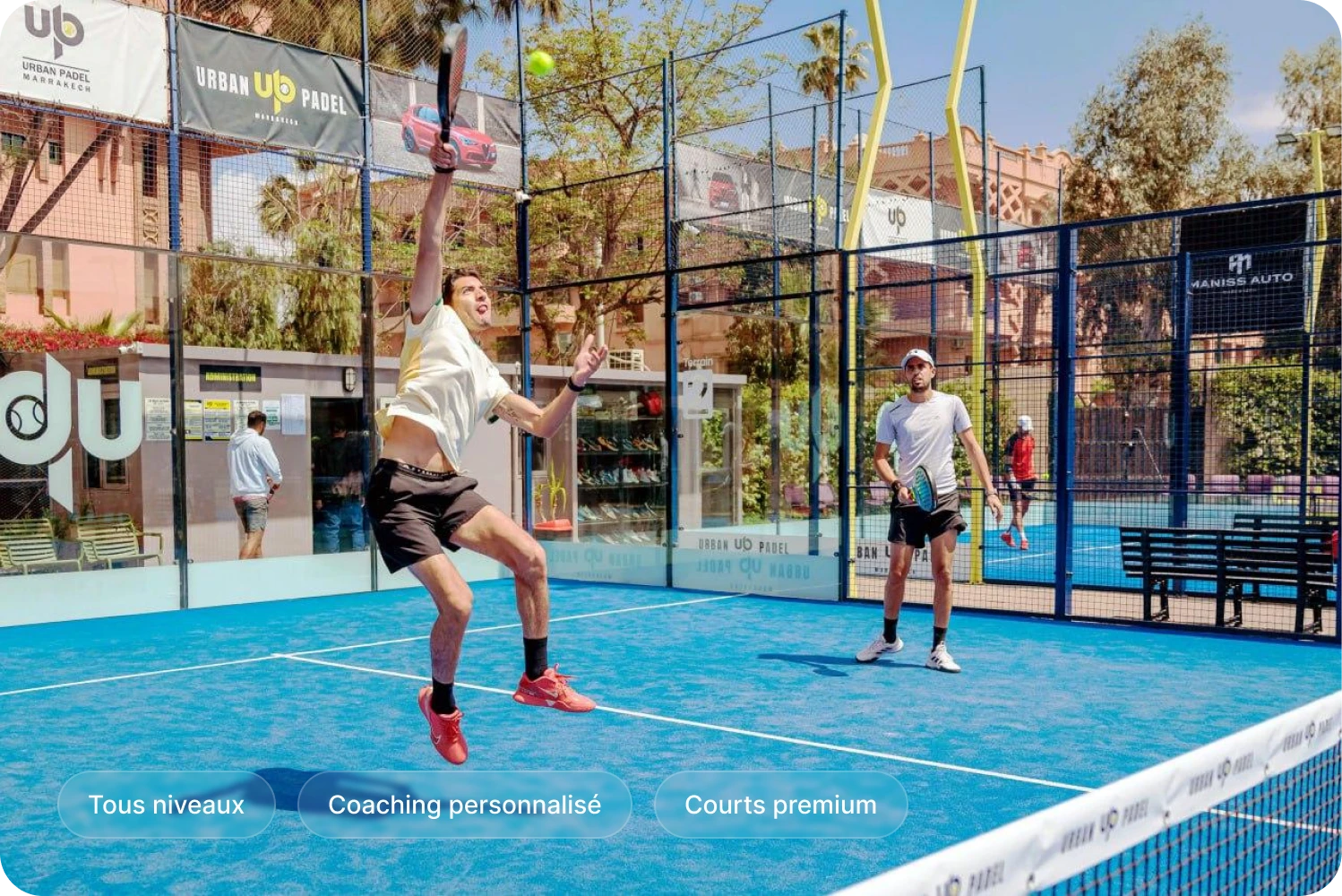 Deux joueurs de padel